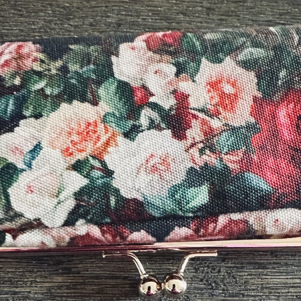 Pill Case flowered outer case. - Picture 2 of 7